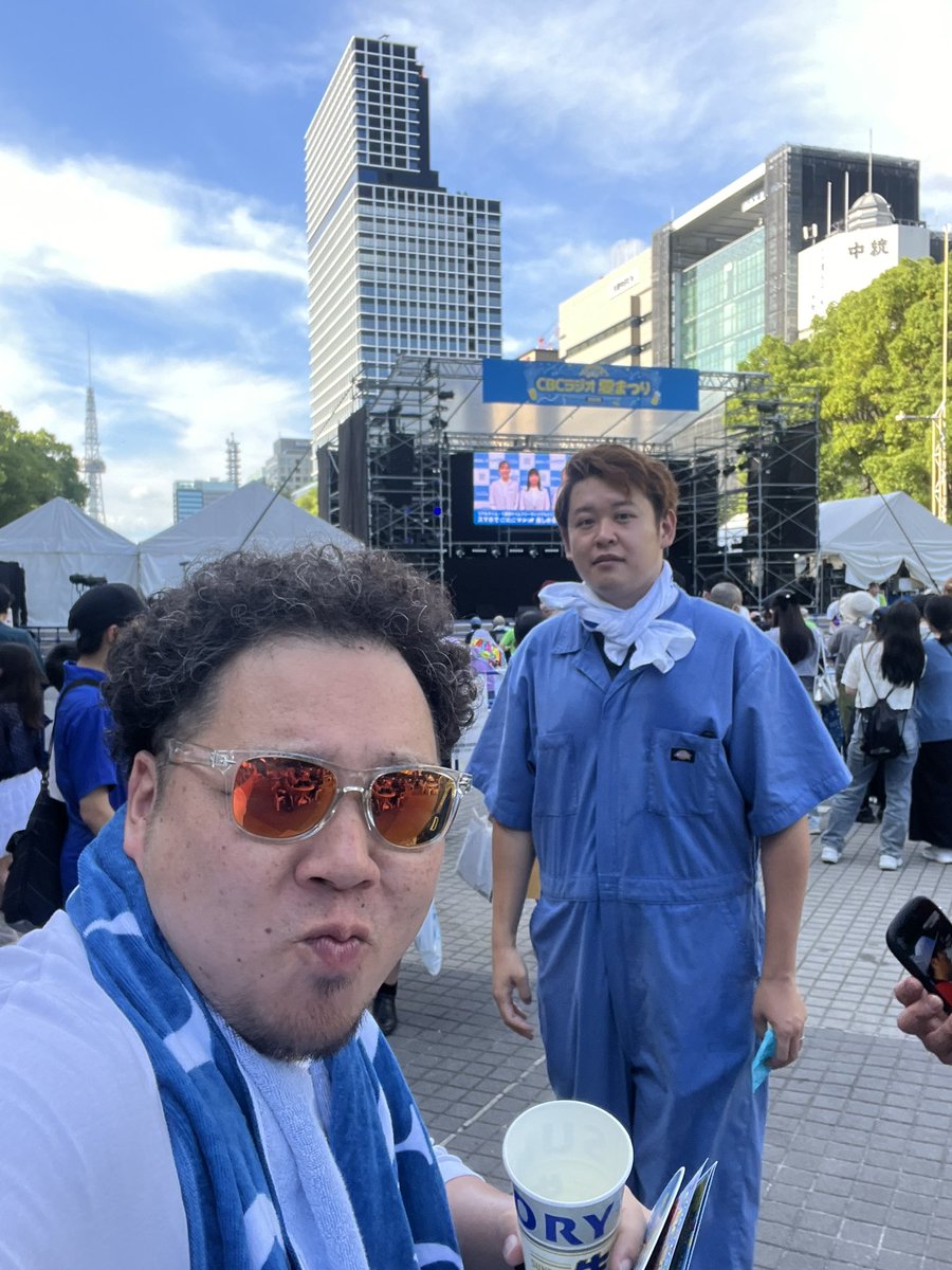 Hicyoshi's tweet image. チラッと会場が近かったので、
CBC祭りを通ってみたら
最高の後輩と先輩がいた！
ここだけの話、
久しぶりに会えて嬉しかった。
#アホロートル
#紅点
#酒井直斗