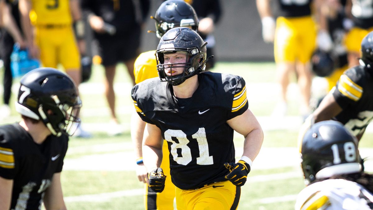 HawkeyesWire's tweet image. Iowa football rewards in-state, former walk-on TE with scholarship hawkeyeswire.usatoday.com/story/sports/c…