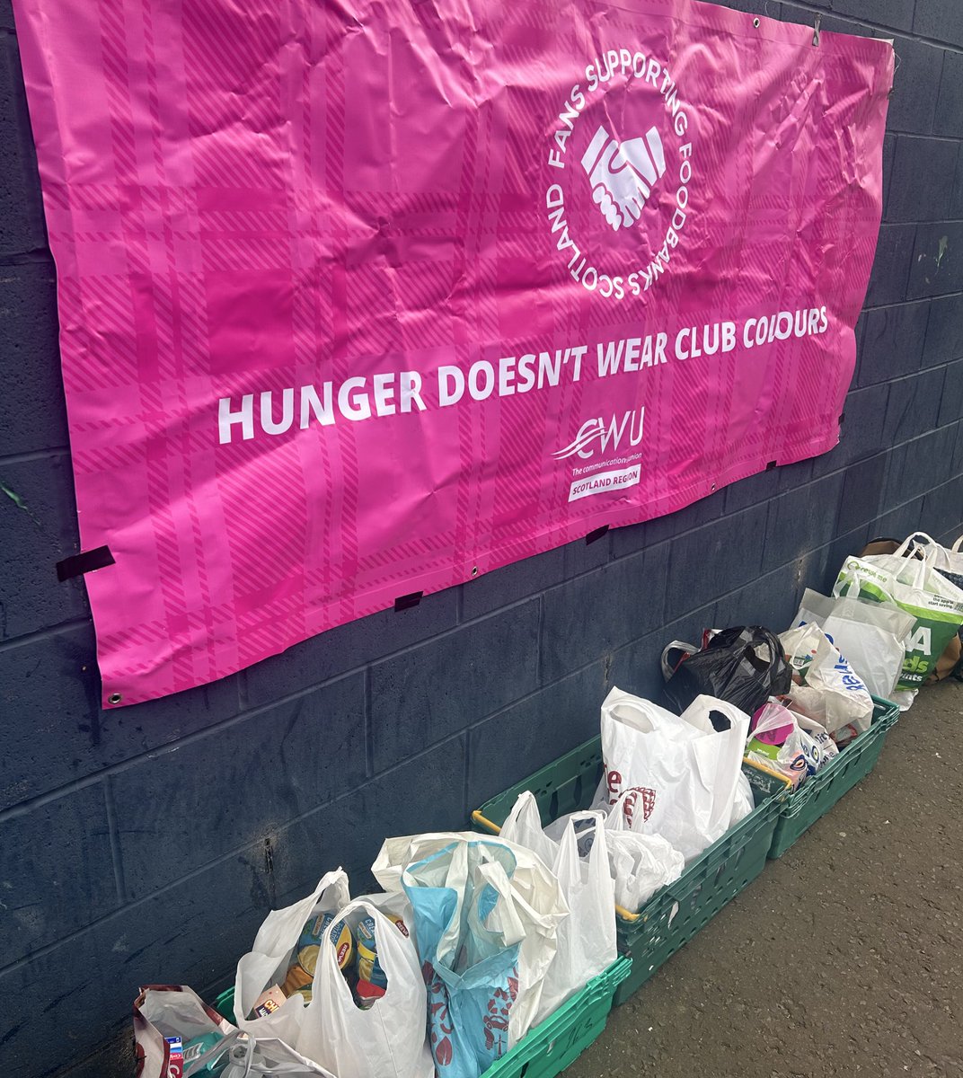 DundeeFSF's tweet image. 🥫 Thanks to everyone who donated food to our collection at Dens yesterday!
We also raised a fantastic £203.74 in our collection buckets at the game! 🤝
#HungerDoesntWearClubColours