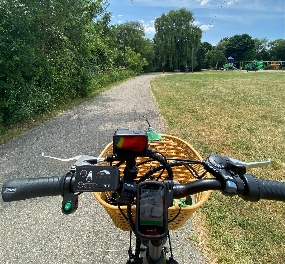 UTM's tweet image. Scarlett Rakowska biked through the streets of Mississauga as part of her research. She was collecting air temperature data to track shifts in heat from one neighbourhood to the next.
Here's what the #UTM researcher found 🚲 bit.ly/4hR9JU8