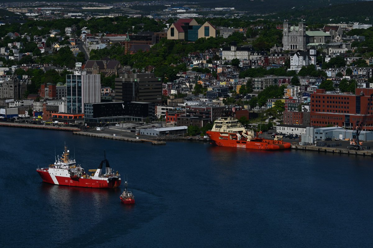 GardeCotiereCAN's tweet image. Le NGCC Teleost ne perd pas le rythme 🚢 En juin, l’équipage a donné un coup de main au Cape Chelsea en le remorquant jusqu’à St. John’s, #TerreNeuveEtLabrador… et avant même que vous ayez eu le temps de dire « pause-café », ils étaient déjà repartis en mission. 📷: Len Cowley