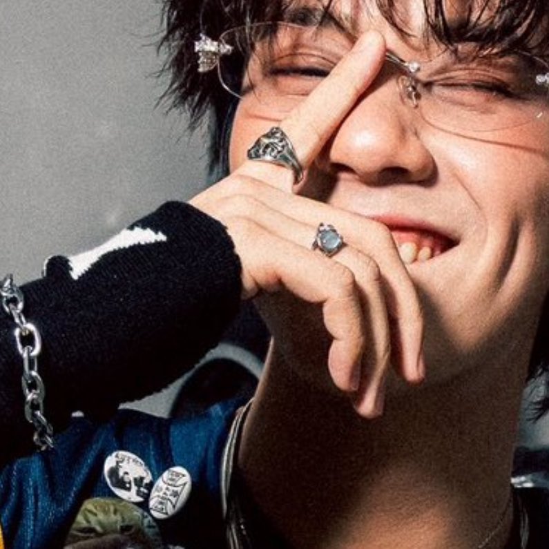 dimpledrainbows's tweet image. Accessorize him more!! Give him nice dangly earrings! Give him more bling!! ✨
#mynameisnanon