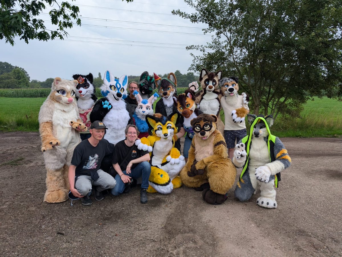 thatblufox's tweet image. Loved the little get together BBQ 💙 thank you all for coming 🙏✨