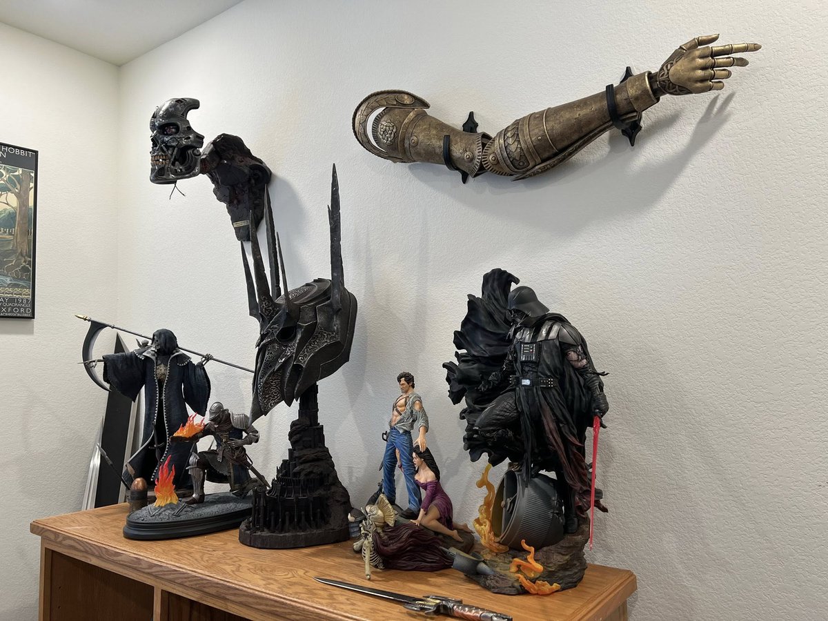 PureArtsLimited's tweet image. Collector Jimmy has PureArts.com goodies in his collection, including the sold-out Battle Damaged T-800 & Arm of Malenia 🔥
📸 Show us your PureArts collection! Tag us & use #PureArtsSnap