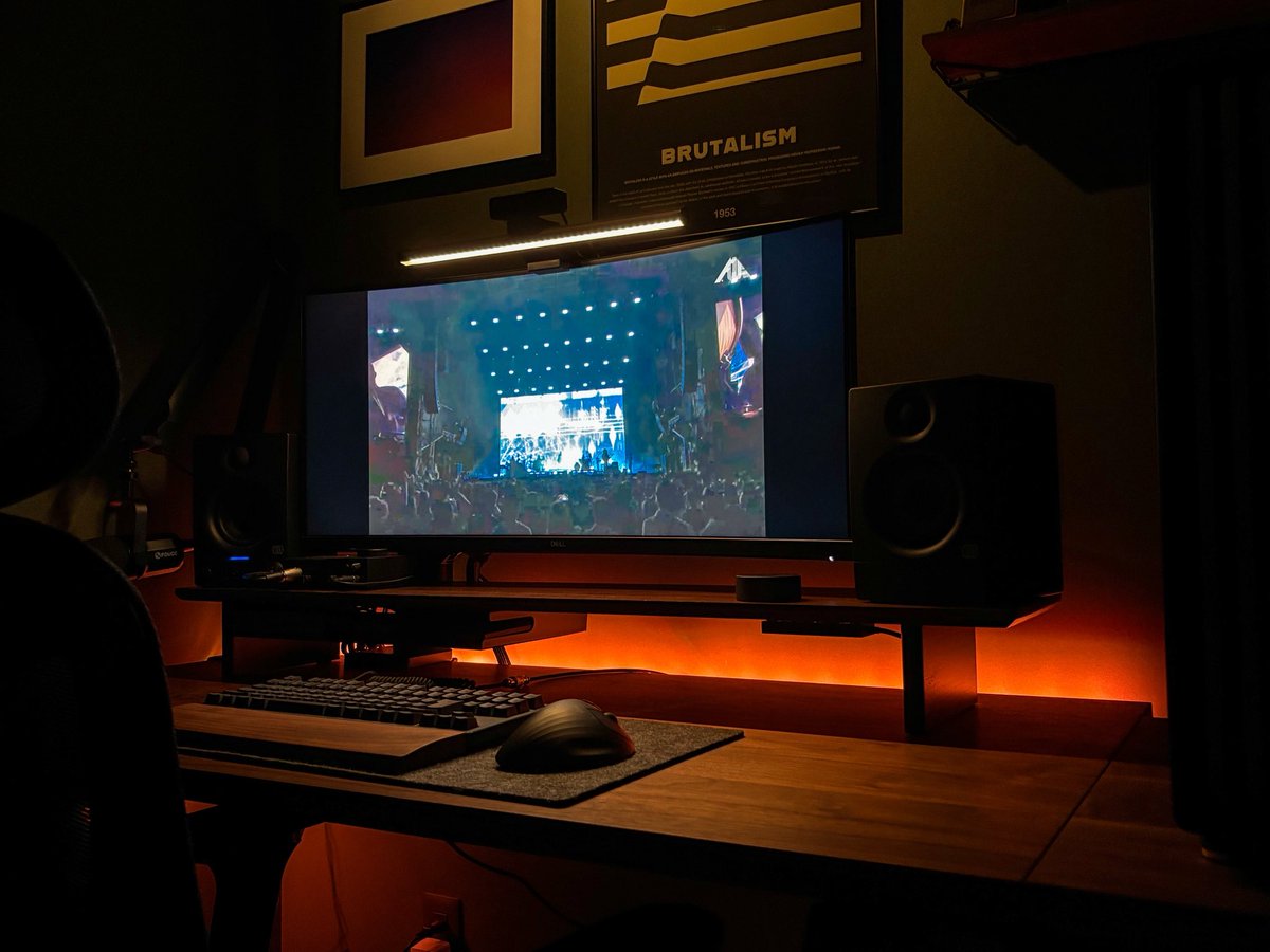 kemuri__14's tweet image. 書斎でフジロック楽しかった〜
でも現地で生音に身体を揺らしてこそ。
来年は夏フェス行きたい。

#おうちでフジロック