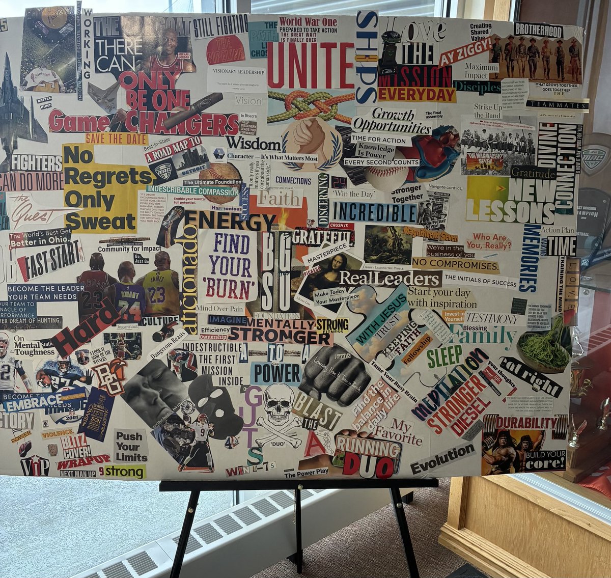 Official_CoachA's tweet image. The @BG_Football @EddieGeorge2727 Vision Board for 2025 is set and the journey officially begins today! #GUTS #FAITH #ETHOS We can’t wait to welcome our guys!