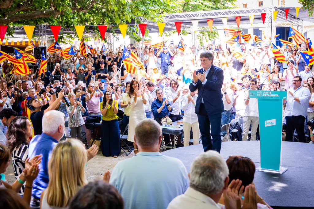Mònica Sales 🎗 (@mncsls) on Twitter photo Cinc anys de la fundació de <a href="/JuntsXCat/">Junts per Catalunya🎗</a>, avui a Prats de Molló i la Presta.
Amb la força necessària i la convicció intacta per seguir construint esperança, sense renúncies; per seguir treballant pel país!
Perquè volem una Catalunya lliure, de progrés, i amb una llengua viva! Cinc anys de la fundació de <a href="/JuntsXCat/">Junts per Catalunya🎗</a>, avui a Prats de Molló i la Presta.
Amb la força necessària i la convicció intacta per seguir construint esperança, sense renúncies; per seguir treballant pel país!
Perquè volem una Catalunya lliure, de progrés, i amb una llengua viva!