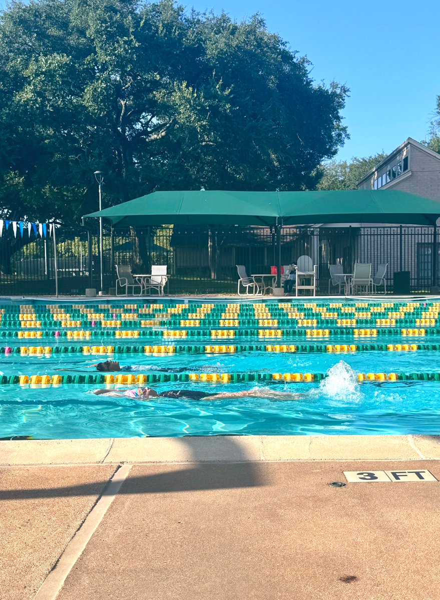 RoxanaCodes's tweet image. Good morning! Mom mode today. Watching my girl do her thang then headed to a pool party with all three hooligans. Send thoughts and prayers. 😅
((At least poolside is the best time to go through my anki!))
#momswhocode