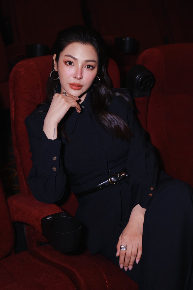 Special Moment 6 🌻💛

#Faye
#FayePeraya
#ฝ้ายพีรญา 
#Faye1stFMinSingapore
#singaporeevent