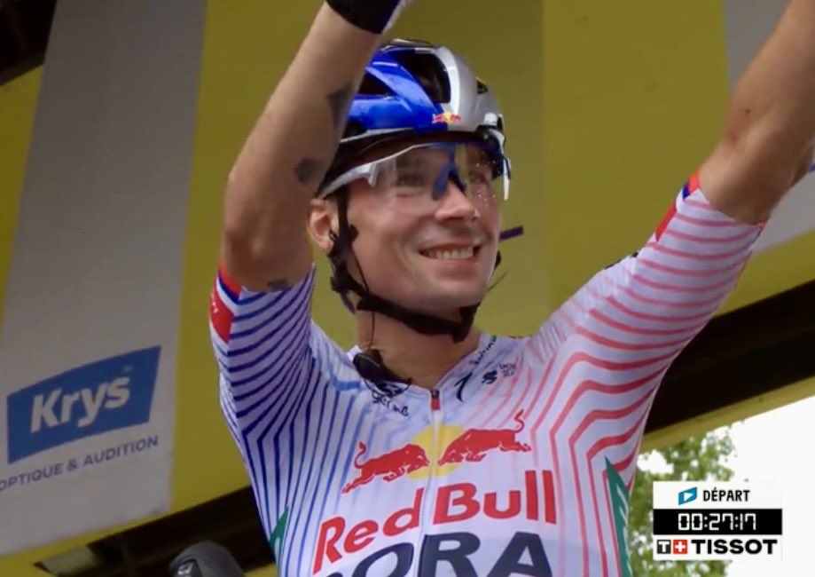 Primož Roglič with his big smile on his way to Paris at the last stage of #TDF2025 🙌
What a Tour for Primož and happy to finished it among TOP10!

#ifeelsLOVEnia