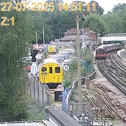 MattBlacInc's tweet image. #Epping #BellHotel
#Essex SUTR
Counter Protestors and Antifa gather at Epping Train Station before heading to protest against local woman and children being subjected to sexual assault, and harassment since illegal migrants took over local hotel. 🏨