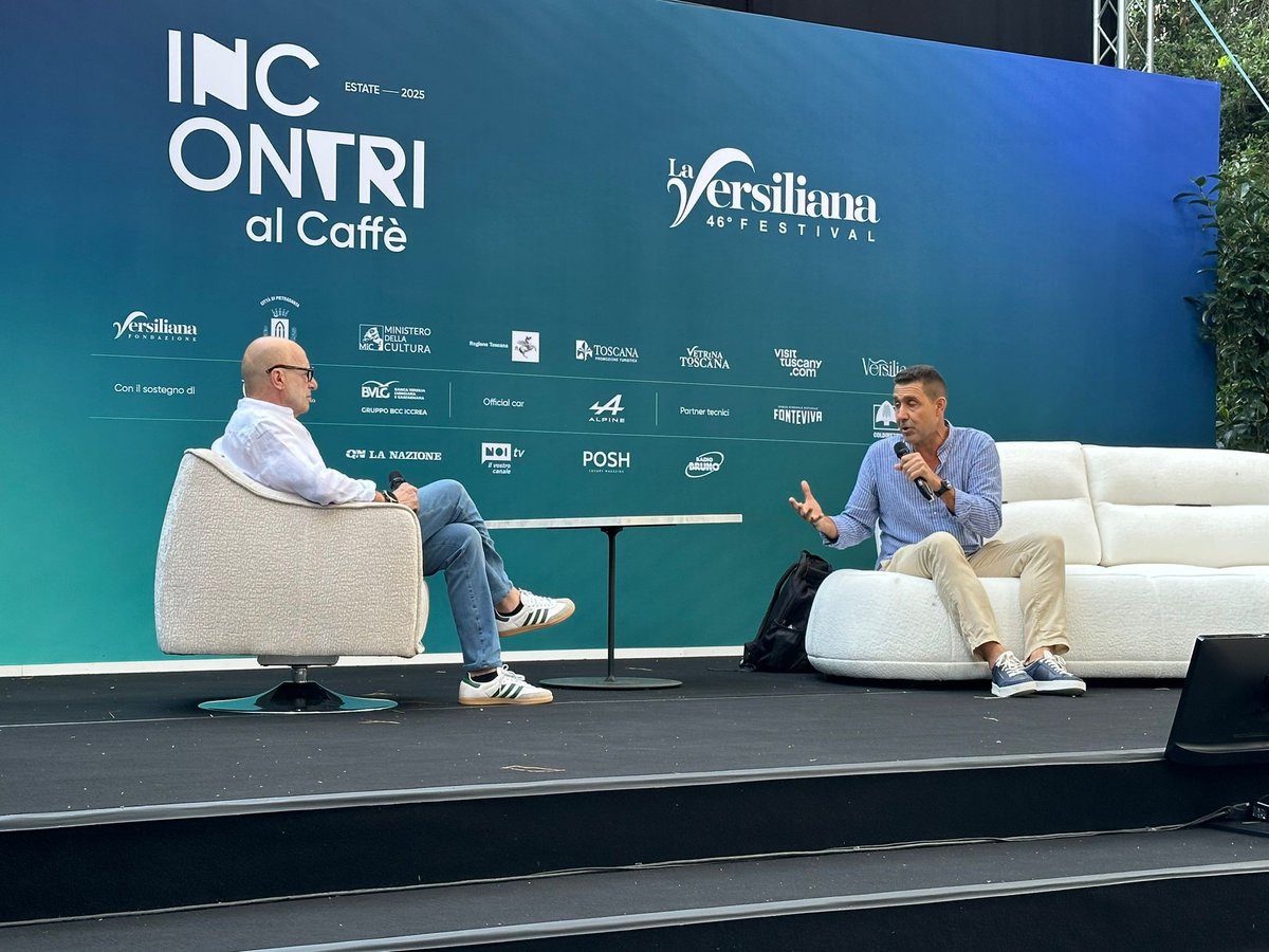 RoVannacci's tweet image. Grazie ai 1300 della Versiliana. Serata intensa sotto i pini. Grazie a Sallusti, alla Fondazione e a chi c'era. Grazie anche alla Lega Toscana. Io non cambio idea per piacere a qualcuno. Sono un patriota, voglio il bene dell’Italia. Il resto lo lascio agli altri.