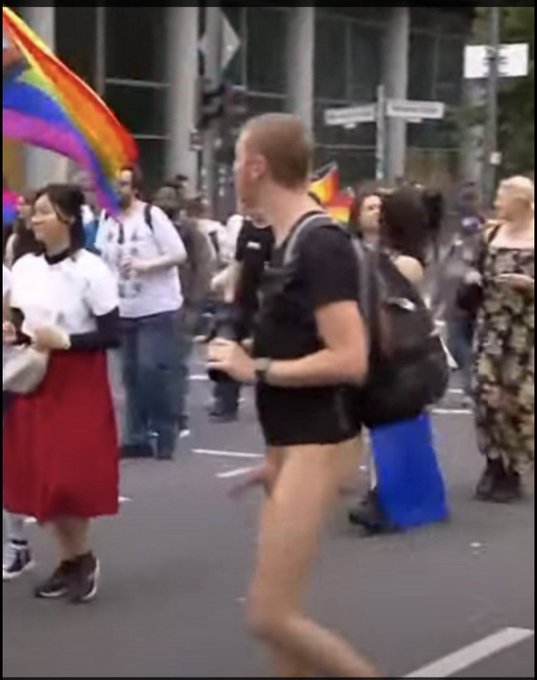 was mach euch mehr Sorgen für die Zukunft? Die Horde importierter Messerfachmänner oder solch perverse Menschen? Beides wird uns als das neue Normal verkauft