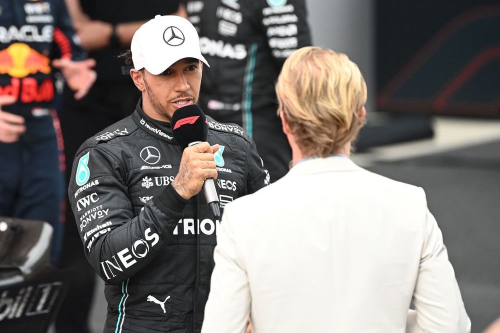 LewisHamArg44's tweet image. Nico Rosberg hablando de Lewis
"¿Echas de menos a Lewis ahora?"
Nico: "Estoy bien, estoy bien."
"¿Siguen siendo vecinos?"
Nico: "Vivimos en el mismo edificio, así que nos vemos de vez en cuando... pero ahora tenemos una relación neutral muy agradable.”
