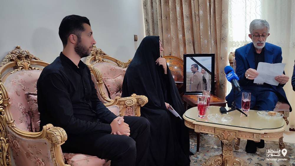 felestinjonubi's tweet image. دیدار مشاور عالی رهبر انقلاب با خانواده دانشمند شهید هستهای
غلامعلی حداد عادل، مشاور عالی رهبر انقلاب با خانواده شهید مینوچهر، از دانشمندان هستهای دیدار و گفتوگو کرد./ خبرگزاری صداوسیما