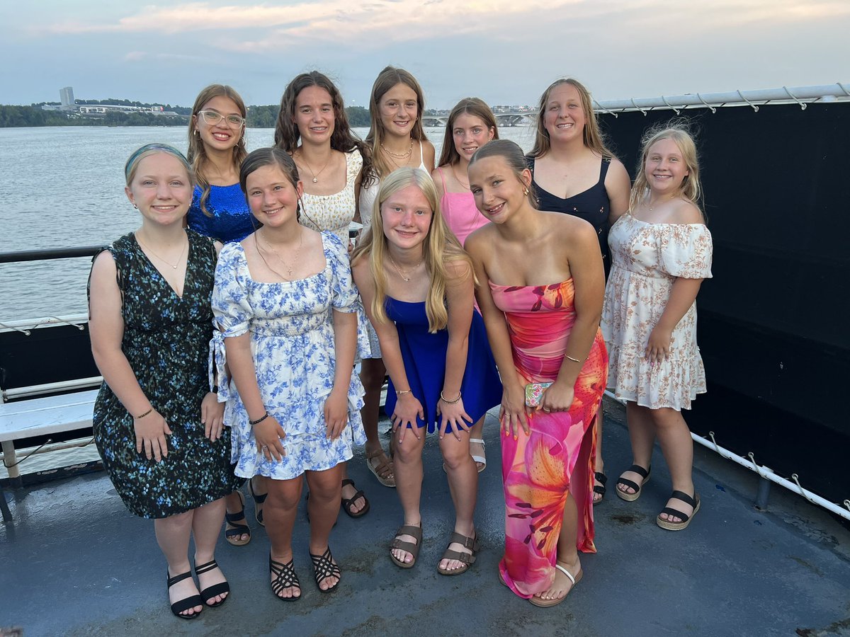 Looks like our 9th grade girls soccer players were having a blast on the D.C. trip!! Looking sharp ladies 🤩