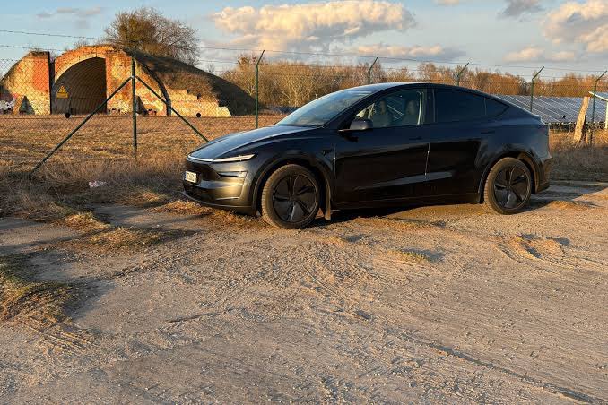 Daha önce sorulduysa kusura bakmayın göremedim; son zamlardan sonra bana maliyeti 2.175.000 olacak Tesla Model Y Juniper SR’ın 2.200.000 bandında sıfr veya çok yeni-az kullanılmış ikinci el en iyi alternatifleri nelerdir? (Elektrikli de olur ICE de)