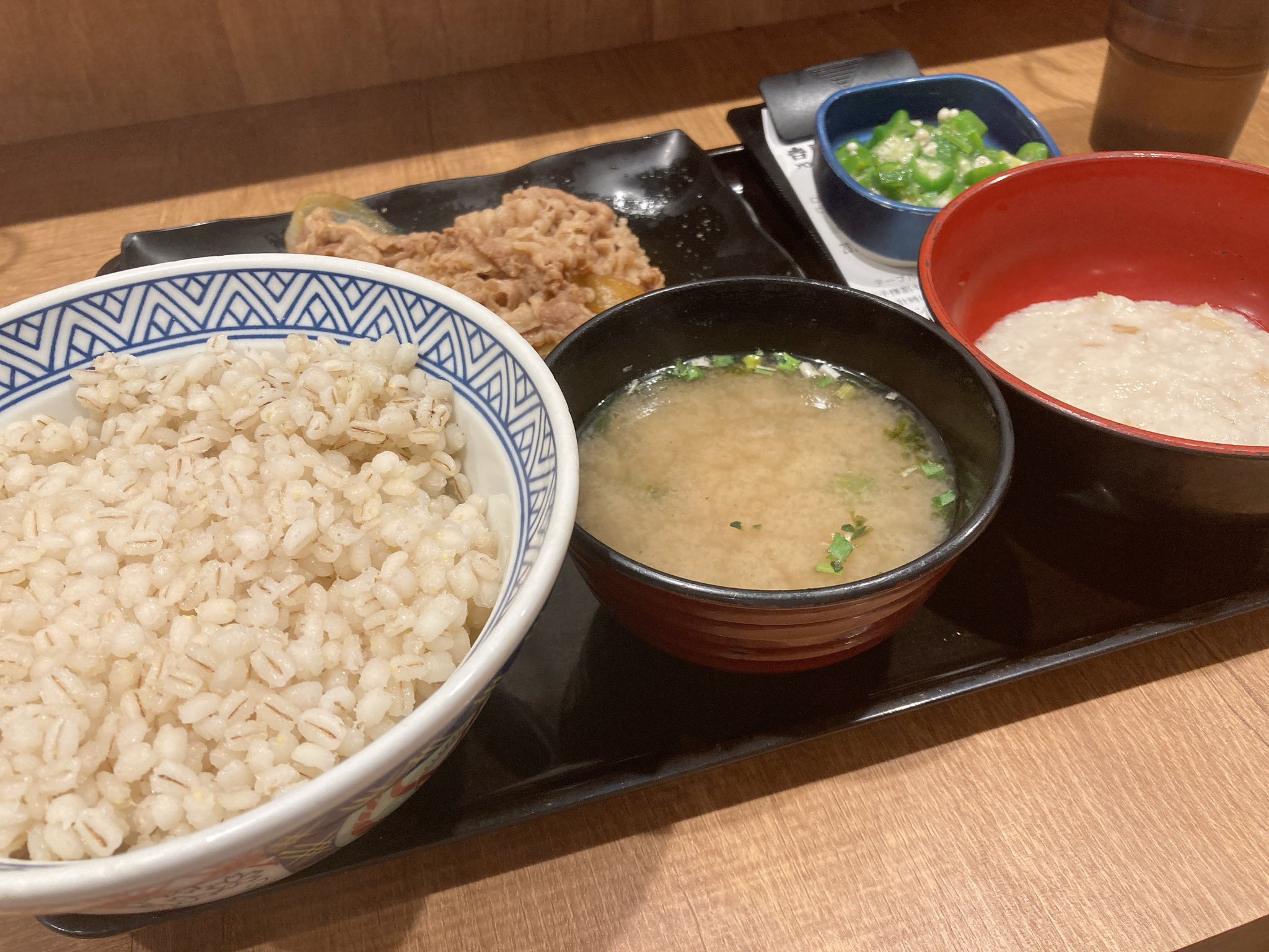 吉野家 - 吉野家　28食分 Amazon.co.jp: 吉野家 新仕様 牛丼の具 28袋セット (牛丼 120g