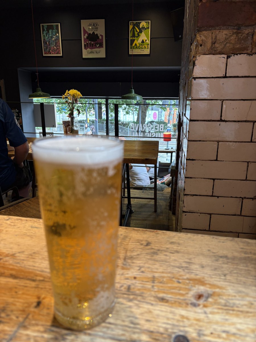 CommanderNash1's tweet image. Popped for a walk. Bought a pint then nearly sent it flying as my knee whacked the table 🫥