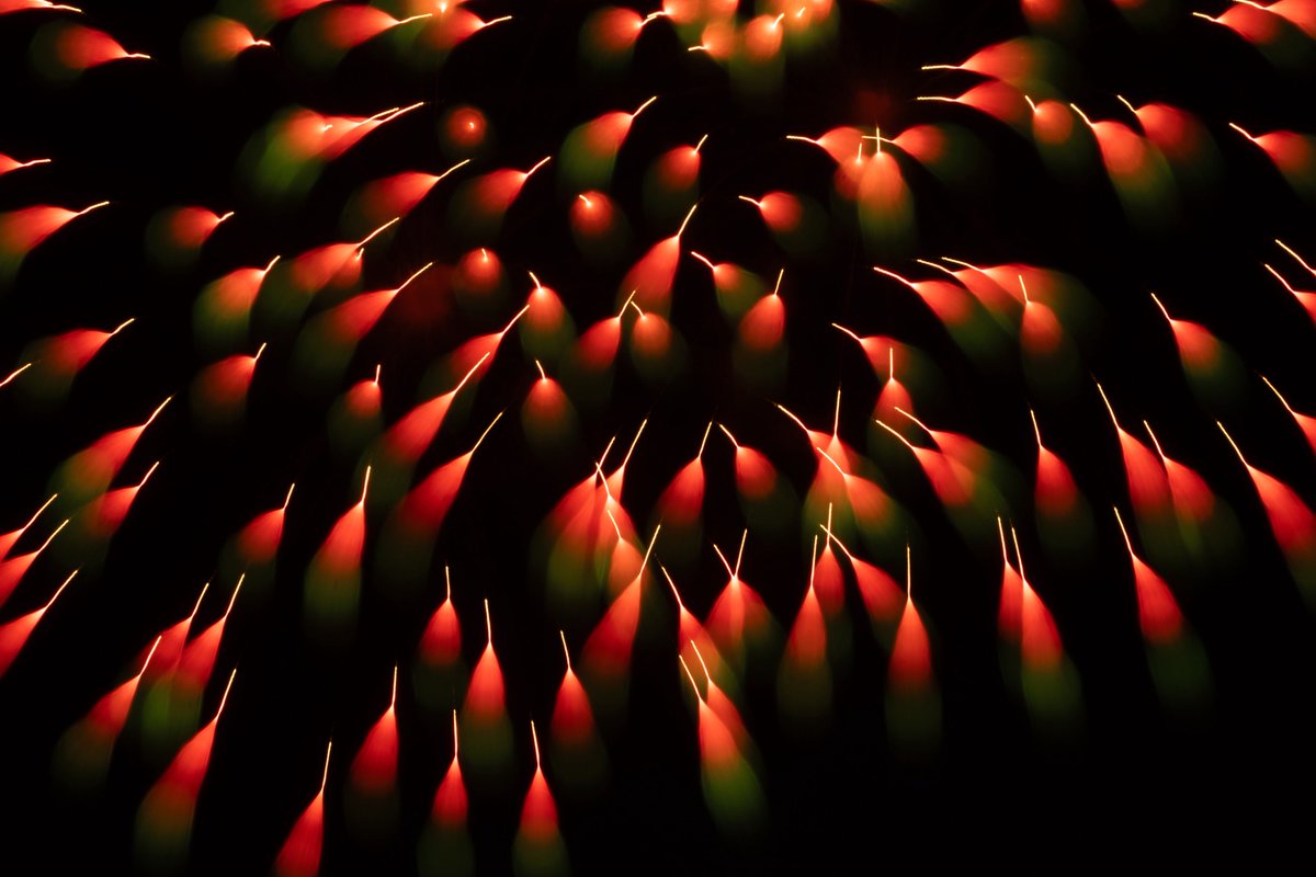 t_beko's tweet image. アート花火🎆
特殊な撮り方で花火を撮影しました！