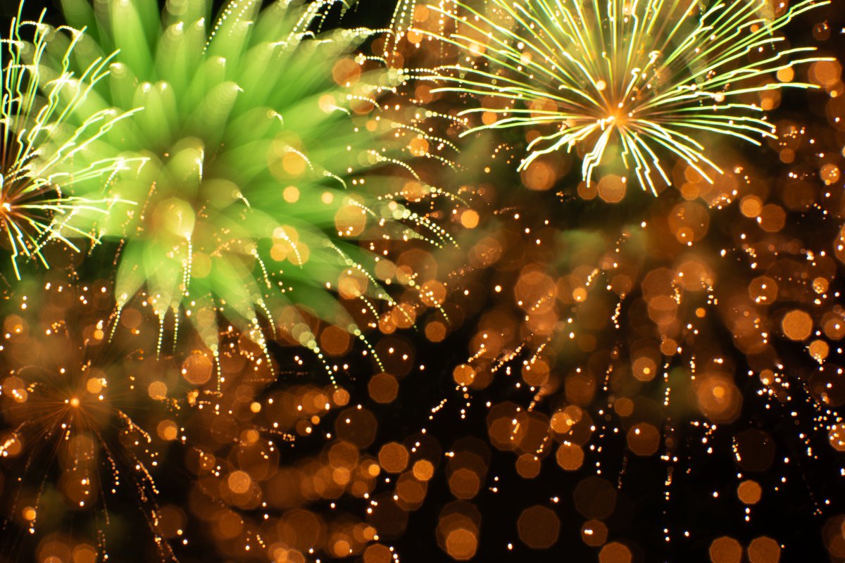 t_beko's tweet image. アート花火🎆
特殊な撮り方で花火を撮影しました！