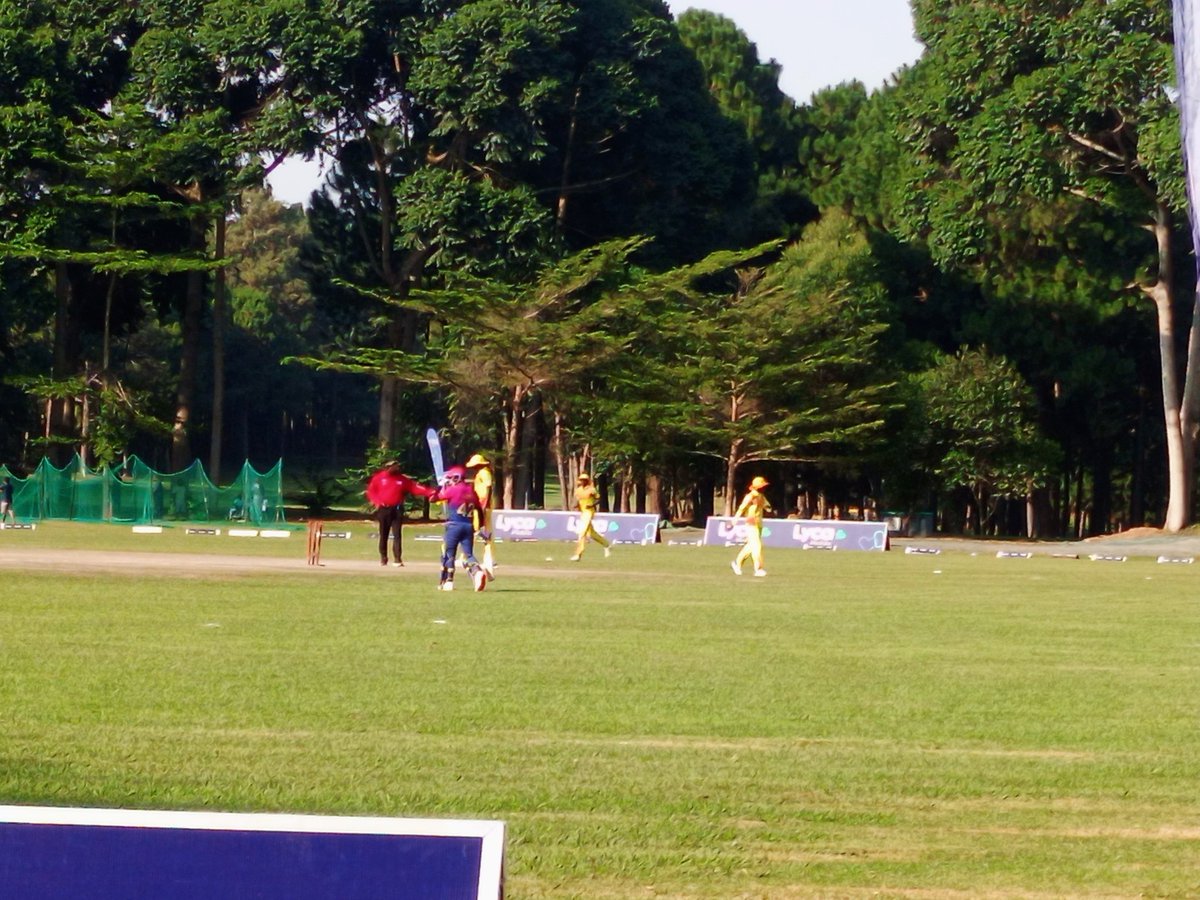 Entebbe cricket oval with manz like <a href="/DjNyowe/">Dj Nyowe 🇺🇬</a> <a href="/PhilKirya/">Phil Kirya</a> and crew from <a href="/MwiriLeague/">MWIRI LEAGUE</a>