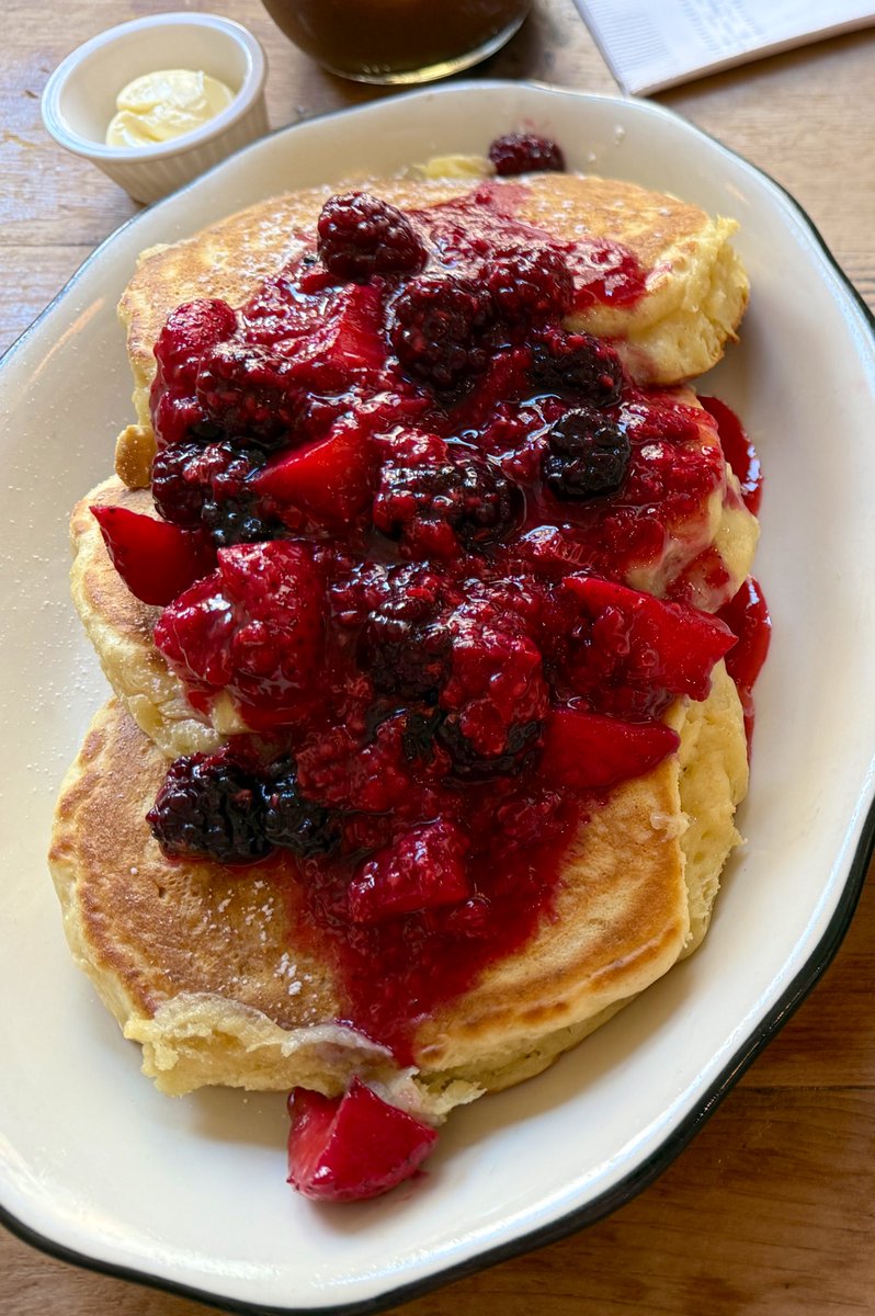 MichaelRippe's tweet image. Fluffy, slightly sweet, easy to eat and light so they dissolve when you put them in your mouth…
🥞 Bubby’s, NYC
