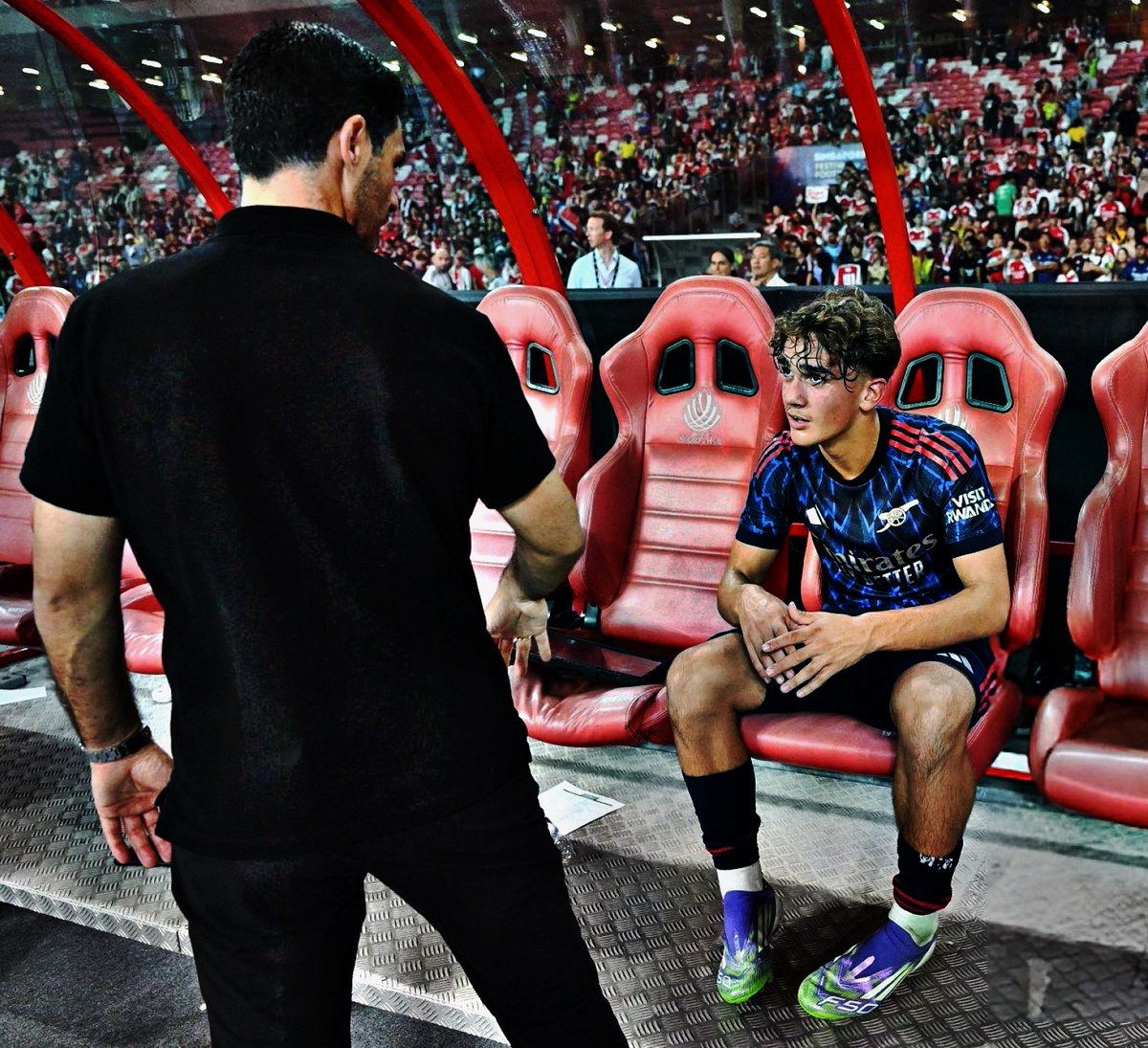 This is one of them photos we’ll look back at in 15 years and realise how iconic it was