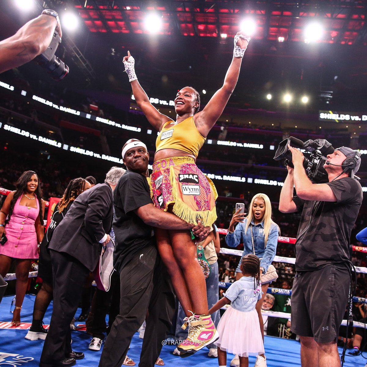 Claressa Gwoat Shields (@claressashields) on Twitter photo SOLD OUT <a href="/LCArena_Detroit/">Little Caesars Arena</a> !!!!
๐๐พโโ๏ธ๐ฅน๐๐คฉ #claressashields #GWOAT SOLD OUT <a href="/LCArena_Detroit/">Little Caesars Arena</a> !!!!
๐๐พโโ๏ธ๐ฅน๐๐คฉ #claressashields #GWOAT