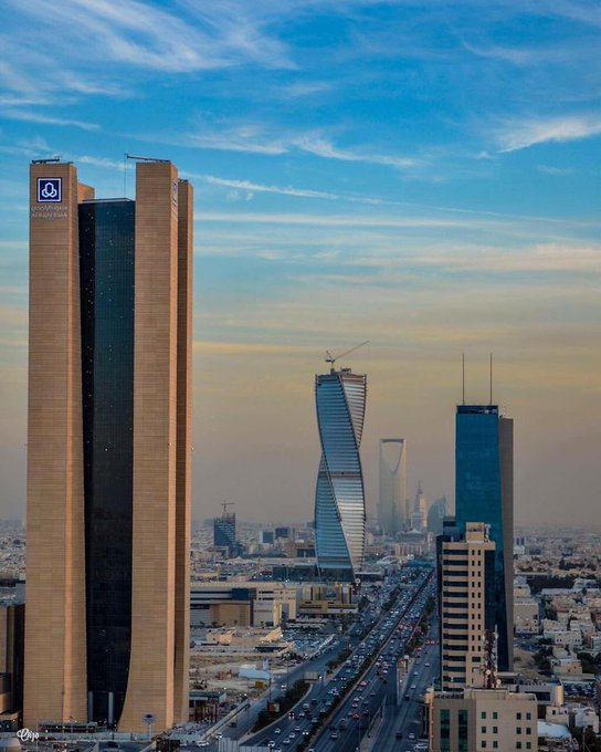 AZK_SA's tweet image. 🟢 ارتفاع أرباح البنوك السعودية بنسبة 17.65%+ في الربع الثاني لعام 2025م.

- الربع الثاني 2025م: 23 مليار ريال 
- الريع الثاني 2024م: 19.53 مليار ريال 

ـــ
تشكل البنوك 60% من أرباح شركات سوق الأسهم السعودي كاملاً (باستنثاء ارامكو).. مكينة أموال لا تتوقف.

أسهل توصية أن تقترح سهم…