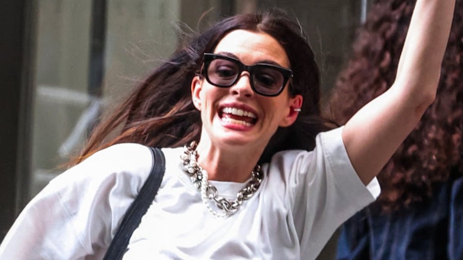 juniver5e's tweet photo. Anne Hathaway and Meryl Streep reunite on set for The Devil Wears Prada sequel, bringing back Andy and Miranda's iconic dynamic! Can't wait to see the fashion drama unfold!  https://t.co/lz0NS5hWox https://t.co/tCJDeucMch