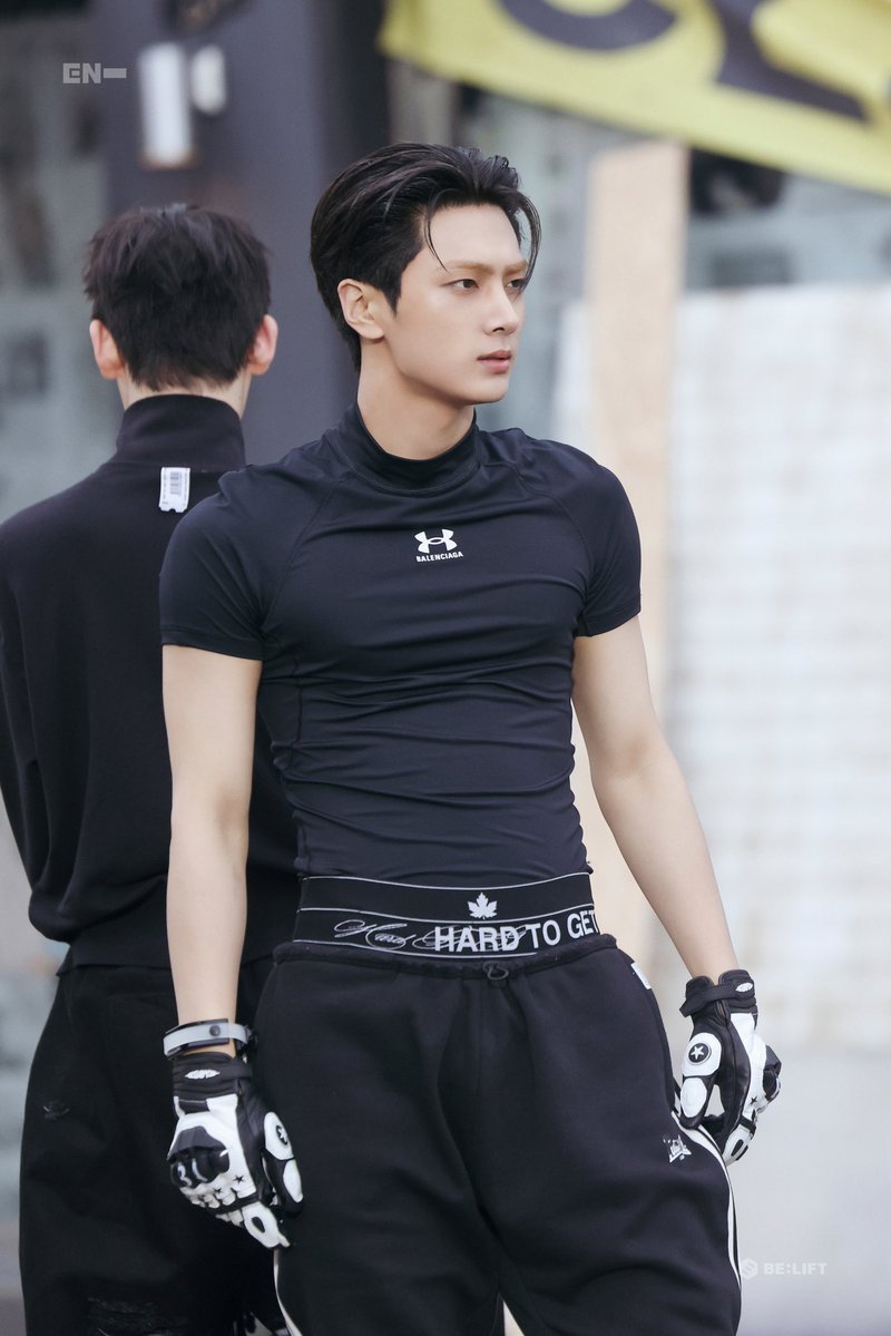 sunghoon_blush's tweet image. holy fuck