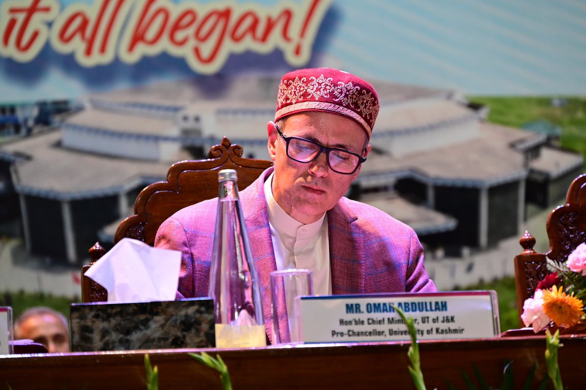 CM_JnK's tweet image. Chief Minister attended Kashmir University Mega Alumni Meet, 2025, with Chief Justice of India Justice B.R Gavai, Union Minister Sh. @KirenRijiju, Lieutenant Governor Sh.@manojsinha_ and other dignitaries. CM congratulated the illustrious alumni and wished the University…