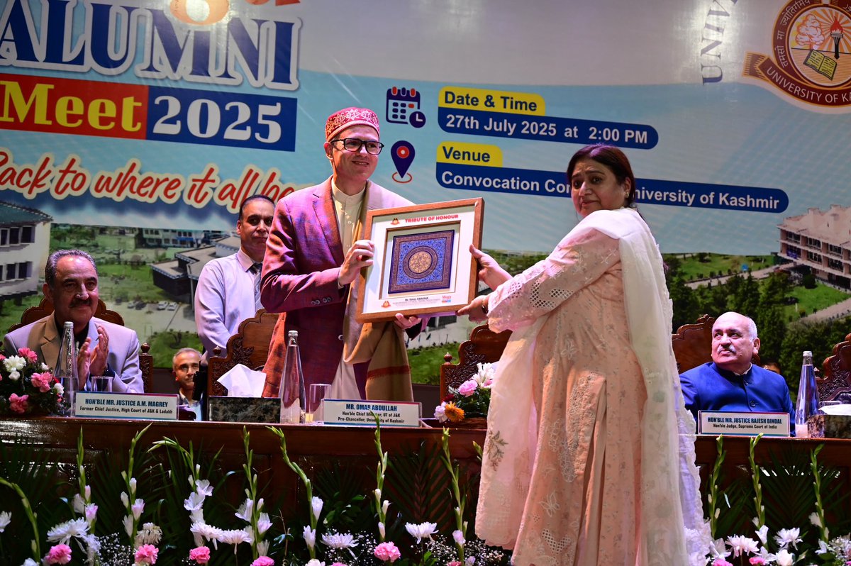 CM_JnK's tweet image. Chief Minister attended Kashmir University Mega Alumni Meet, 2025, with Chief Justice of India Justice B.R Gavai, Union Minister Sh. @KirenRijiju, Lieutenant Governor Sh.@manojsinha_ and other dignitaries. CM congratulated the illustrious alumni and wished the University…
