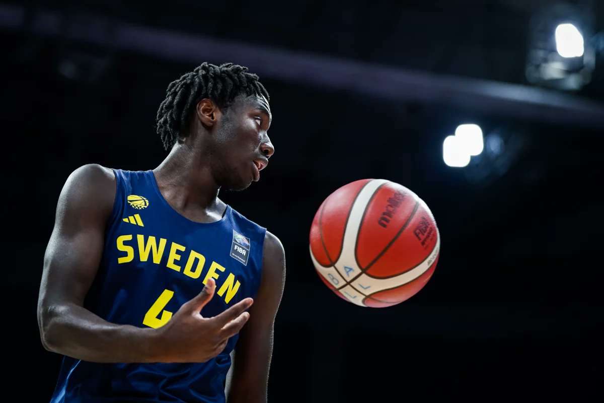 TheDraftstack's tweet image. Cheick-Oumar Fadiga's performance against Austria in the U18 EuroBasket Div A:
25 points
7 assists
6 rebounds
2 steals
2/5 3PM
11/21 FGM
29 minutes
Easily one of the standout performances of the tournament so far. He was active on the boards, with 2 offensive rebounds, did well…