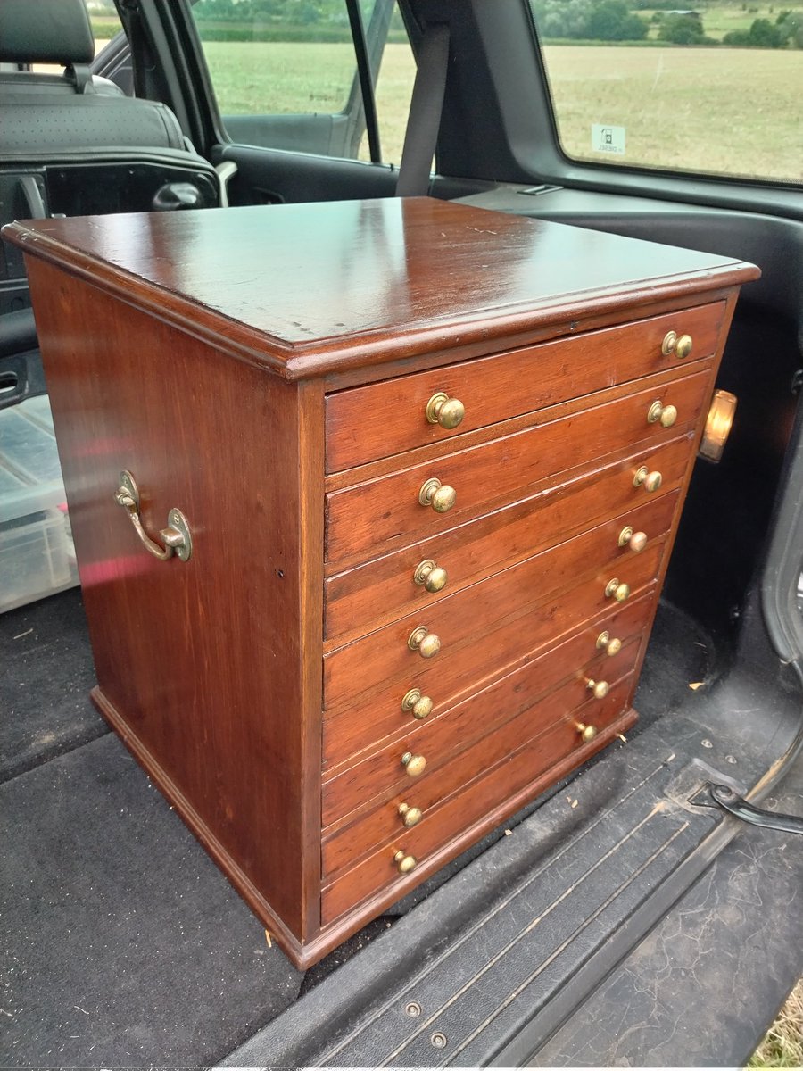SDetectorist's tweet image. I fell in love with these drawers last weekend, and have spent all week trying to justify spending a substantial amount of money on them, still wasn't sure when I went back 🤔
Unfortunately full of bugs, which I shall try to rehome
My next finds display project 🤗
