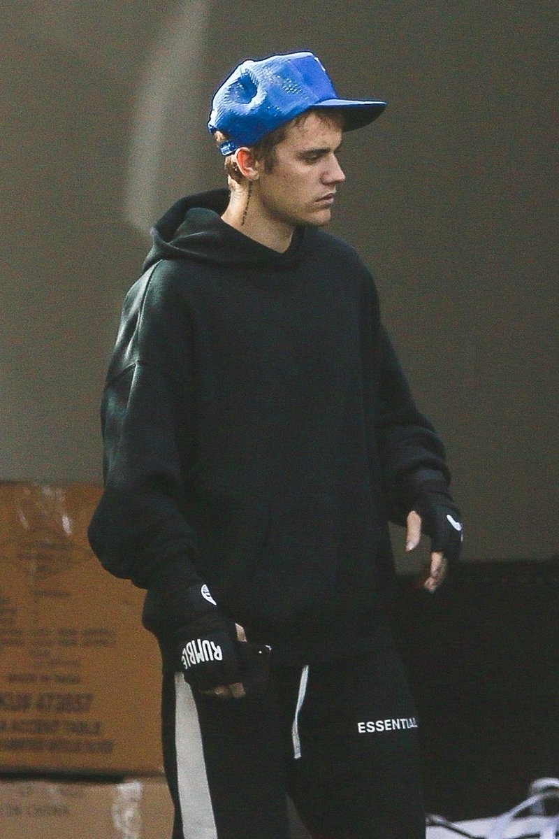 JDBieberDumps's tweet image. Justin Bieber spotted arriving at a boxing gym in Hollywood, California
(April 5, 2019)