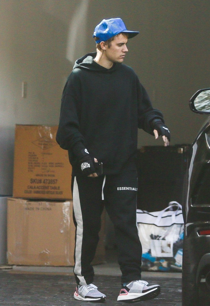 JDBieberDumps's tweet image. Justin Bieber spotted arriving at a boxing gym in Hollywood, California
(April 5, 2019)