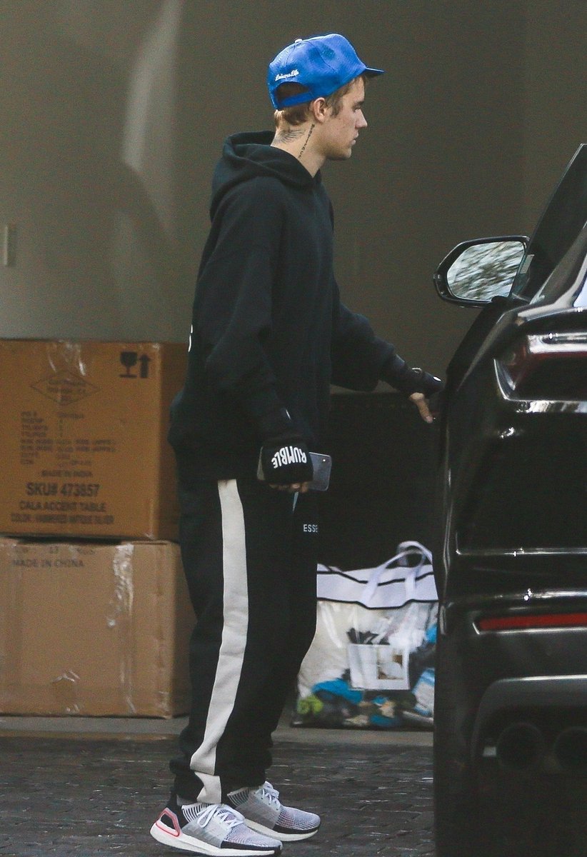 JDBieberDumps's tweet image. Justin Bieber spotted arriving at a boxing gym in Hollywood, California
(April 5, 2019)