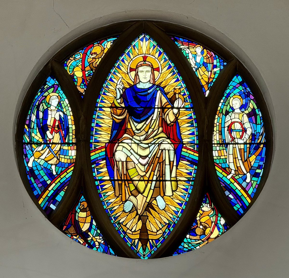 The benefits of walking home from town (apart from getting your steps in) is that you get to stop along the way and take a pic for #PMJWeeklyChallenge &amp; #StainedGlassSunday 
Circle
St Andrews Church, Kimbolton Rd, Bedford