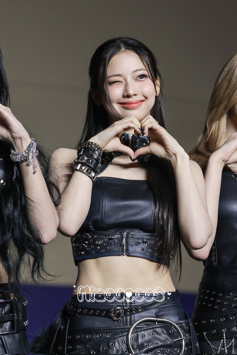 rkdalal_m's tweet image. Ruka on stage❤️‍🔥     Ruka off stage😻