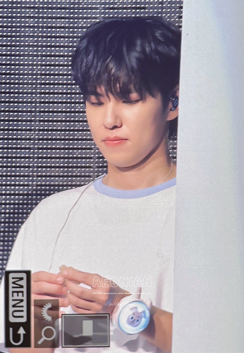 aeonian_PIL's tweet image. 250727 Pier10 #μν #WONPIL #λ°μ΄μμ€ #DAY6 preview