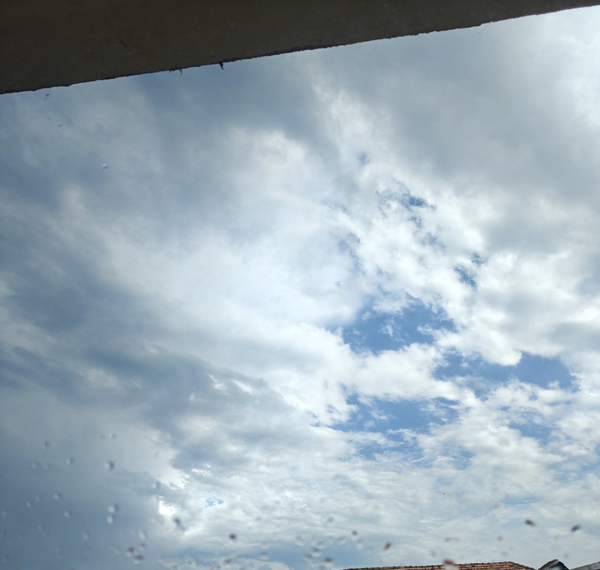 CrisuAngel0's tweet image. După ce a cântat "Here comes the Sun" , a ieșit Soarele. Nu că îi duceam lipsa 