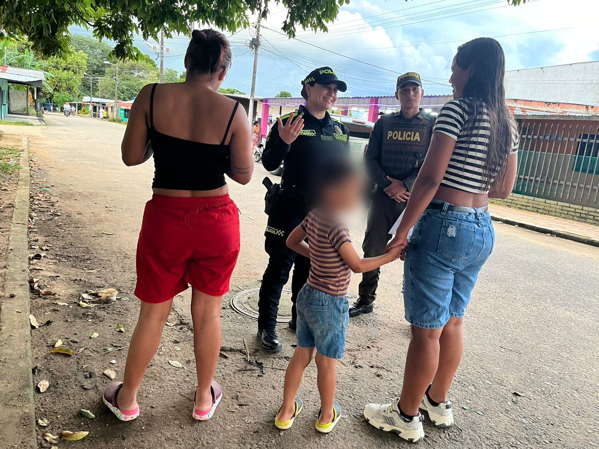 Departamento de Policía Meta (@policiameta) on Twitter photo 📍#SanCarlosDeGuaroa | El Grupo de <a href="/ProteccionPonal/">Policía de Protección y Servicios Especiales</a> realiza actividades de prevención al consumo de sustancias psicoactivas en vía pública y zonas escolares, con el propósito de garantizar entornos seguros y el libre desarrollo de niños, niñas y adolescentes.
#JuntosPorLaNiñez 📍#SanCarlosDeGuaroa | El Grupo de <a href="/ProteccionPonal/">Policía de Protección y Servicios Especiales</a> realiza actividades de prevención al consumo de sustancias psicoactivas en vía pública y zonas escolares, con el propósito de garantizar entornos seguros y el libre desarrollo de niños, niñas y adolescentes.
#JuntosPorLaNiñez