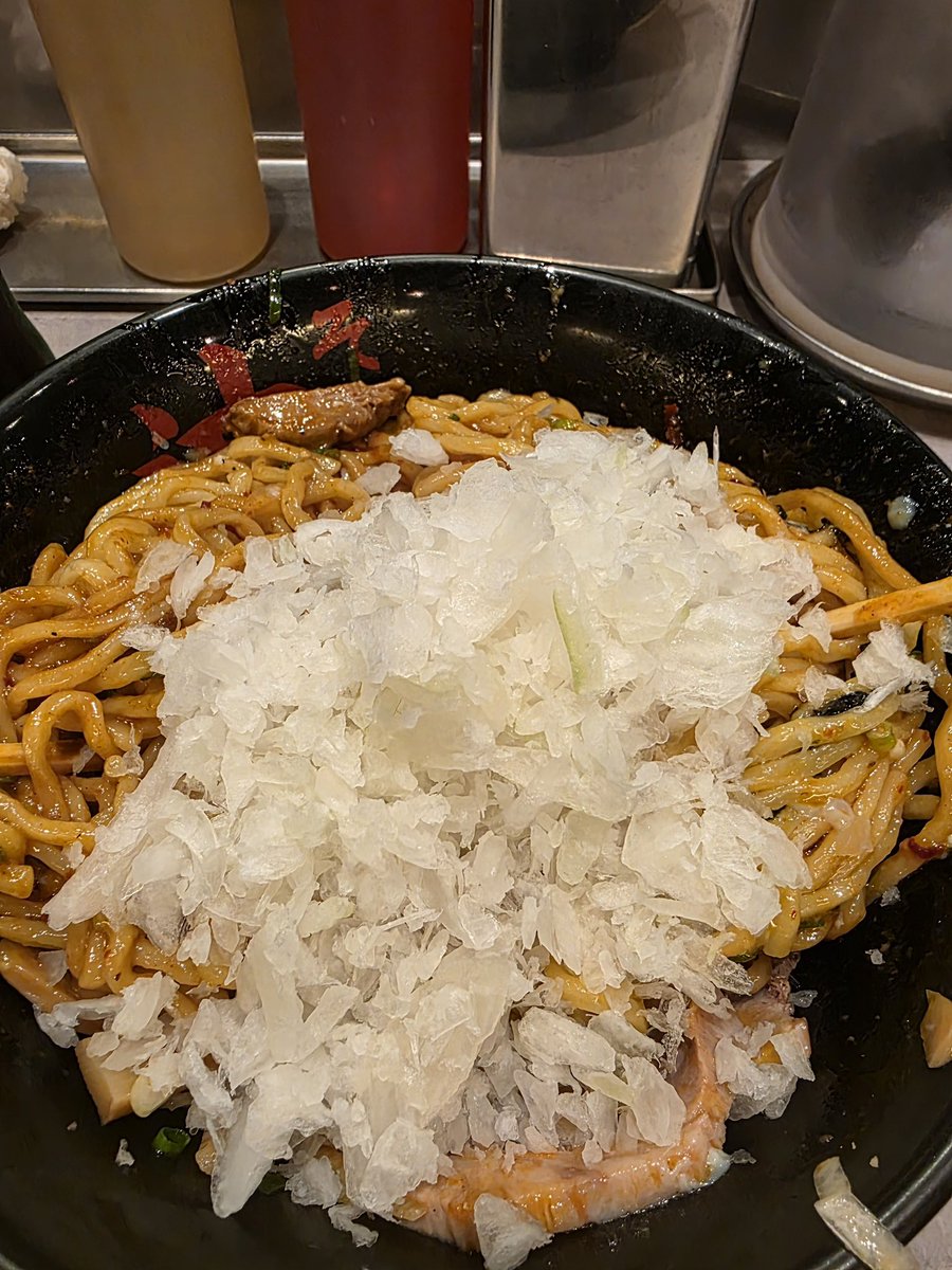 409bbl's tweet image. 🪨💭 • 270725 
[11:11 PM KST] 

had abura soba after a long time ! 

onions all over 

i brushed my teeth ^^