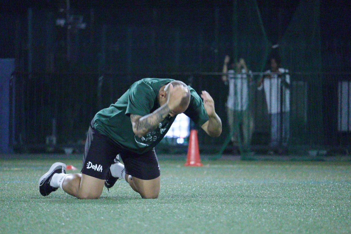 Reima_j's tweet image. ミニサッカー、交代後すぐに失点して崩れ落ちるラファ🤦笑
 #SC相模原のファン感2025
