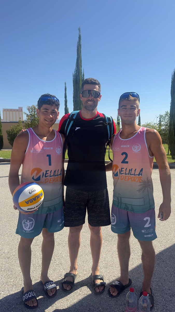 🏖️🏐Adam  y Pedro, bajo dirección de Domínguez, compitieron con esfuerzo y dedicación compartiendo entrenamientos con referentes del vóley playa español

Coincidieron con la pareja absoluta española Adrian Gavira y Alejandro Huerta, ejemplo para nuestros jóvenes
<a href="/melilla_deporte/">Melilla, Ciudad del Deporte</a>
