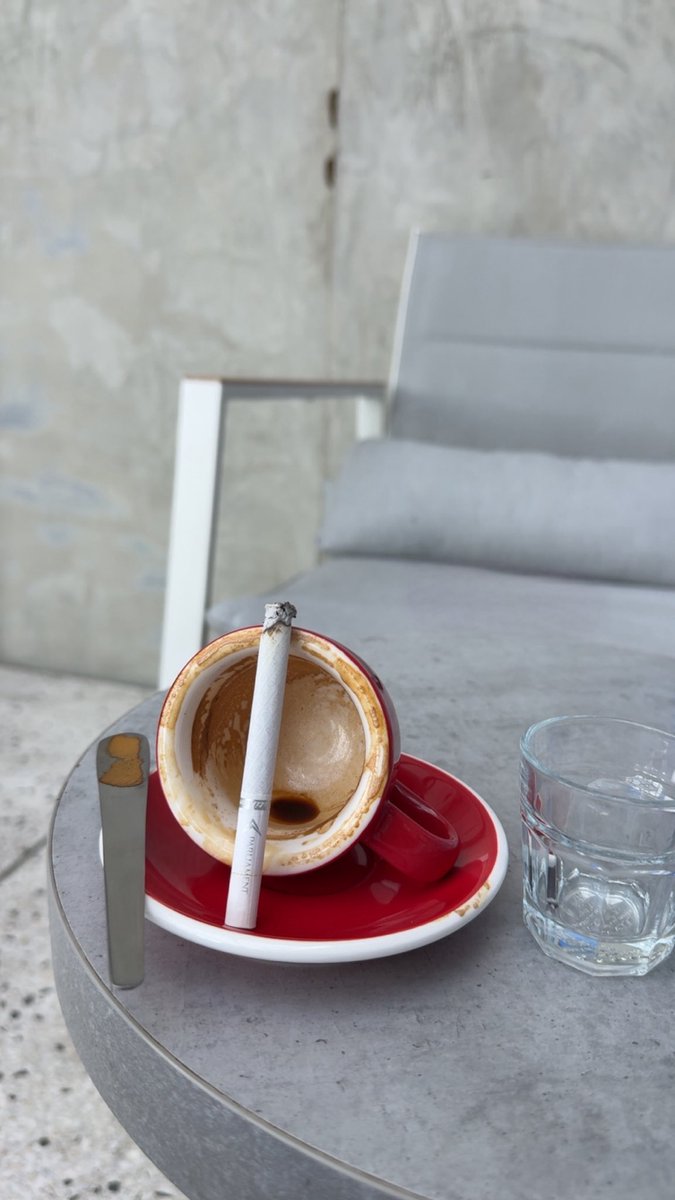 احبابي الراحلين الوقت قسّاهم
عيّيت بعض الوجيه انسى ملامحها

الذاكره تحفظ اللي ودي انساهم 
و ترجّع الذكريات الله يسامحها

- سالم حمد