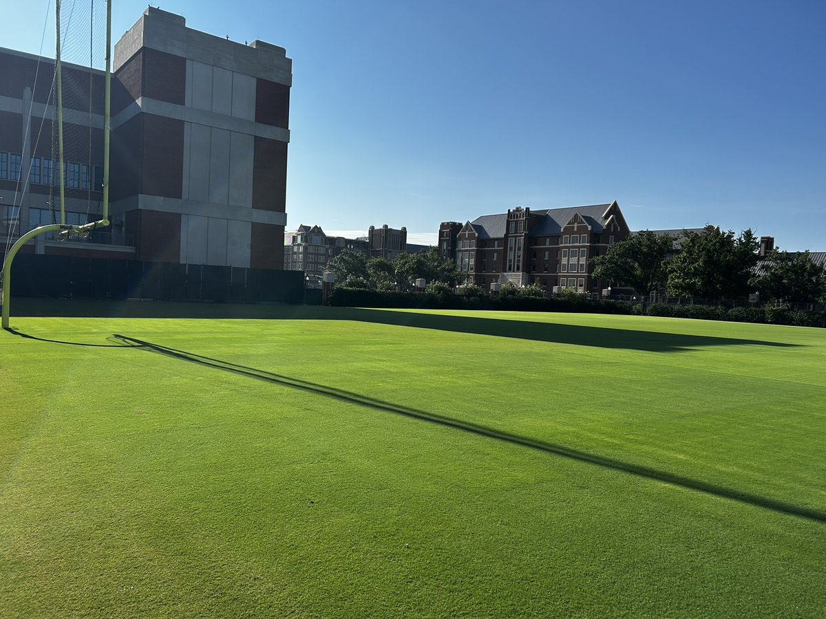 Here it comes. Sunday morning coming down on the beginning of a great week.  
#Sooners