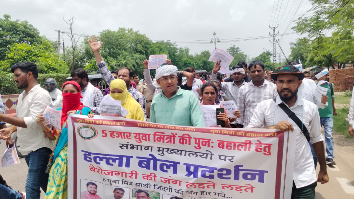 rajpalmeenaa's tweet image. विकसित भारत संकल्प यात्रा कैंप में ईमानदारी से अपनी सेवाएं देने वाले युवा मित्रों को अटल प्रेरक बनाकर रोजगार दे दो ..........................
#युवा_मित्र_मांगे_इंसाफ
@ombirlakota @gssjodhpur
 @cpjoshiBJP
@BhajanlalBjp @zeerajasthan_ @News18Rajasthan @1stIndiaNews @DainikBhaskar